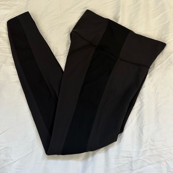 •LULULEMON/ Ribbed Black Leggings/6• - Picture 2 of 7
